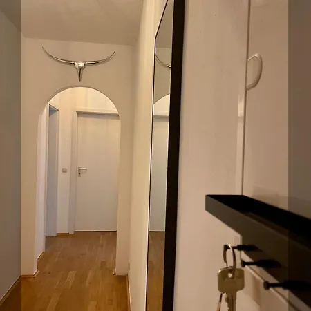 Schoenes Und Ruhiges Mit Franzoesischem Balkon Homestay Munich