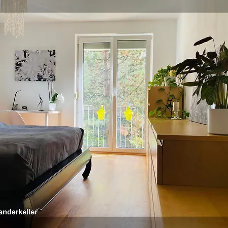 Schoenes Und Ruhiges Mit Franzoesischem Balkon Homestay *