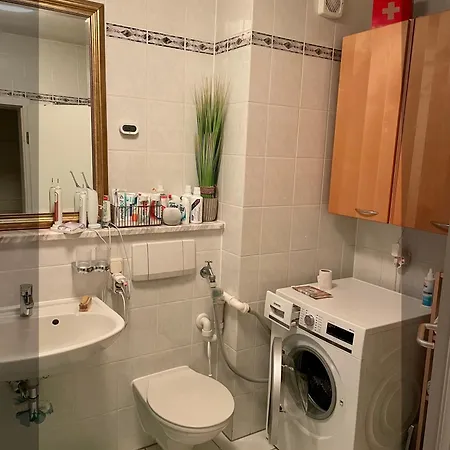 Schoenes Und Ruhiges Mit Franzoesischem Balkon Homestay